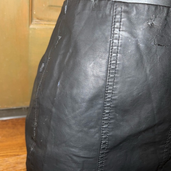 ⭐️Free People Modern Femme Black Vegan Leather Mini Skirt Size 2 FINAL PRICE - Picture 12 of 16